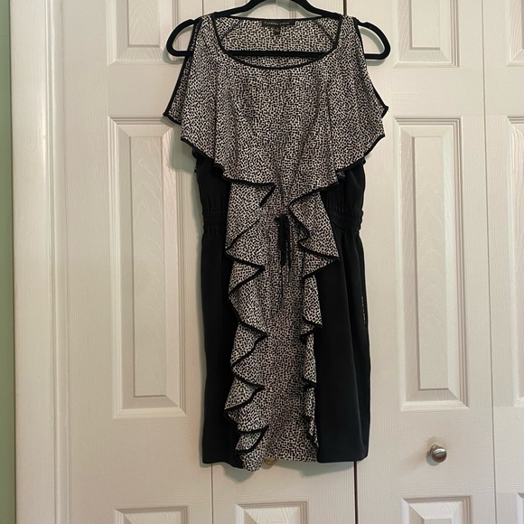 🍀Cynthia Steffe Zola Pebble Tile Silk Ruffle Dress Black & Taupe - Picture 1 of 5